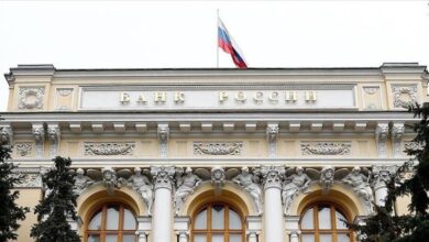 المركزي الروسي يمدد القيود على سحب الأموال خارج البلاد